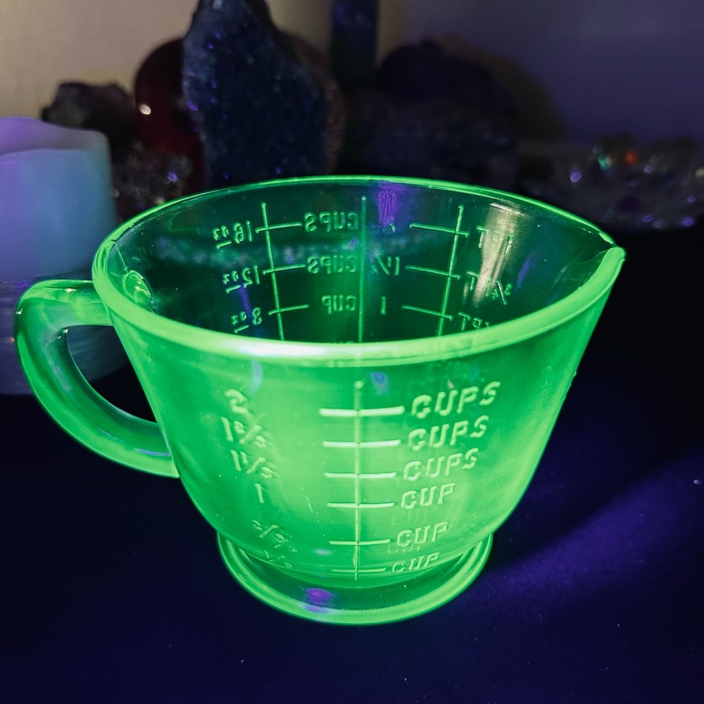 Uranium Glass a Measuring 2 cups. Vintage